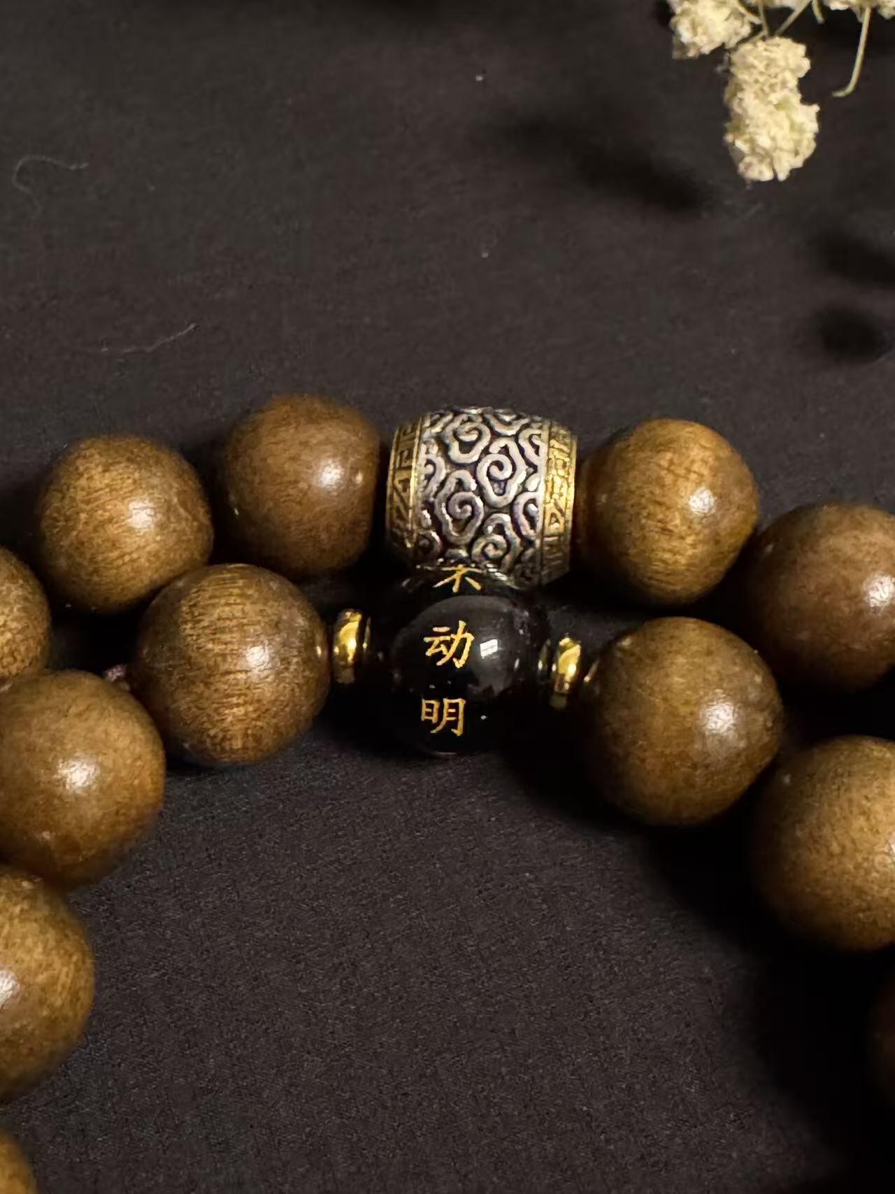 零元拍：本命佛12生肖系列金丝楠手持12MM，不动明王（生肖鸡）金丝果香满满。