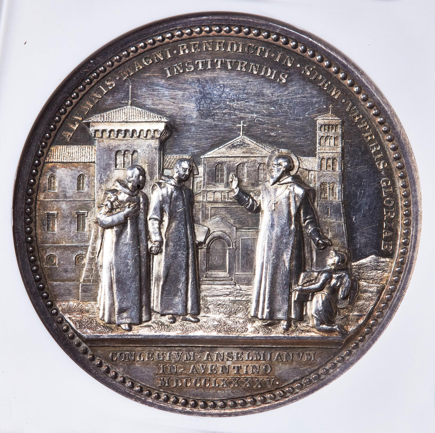 【俄甄集藏】2026年(049)03-18星期三 晚 19:30 全场包邮 梵蒂冈教皇国1895年利奥十三世头像纪念本笃会神学院阿文丁山安瑟伦学院成立十周年大银章，NGC UNCD，高浮雕，类精制底板，黄油彩老包浆