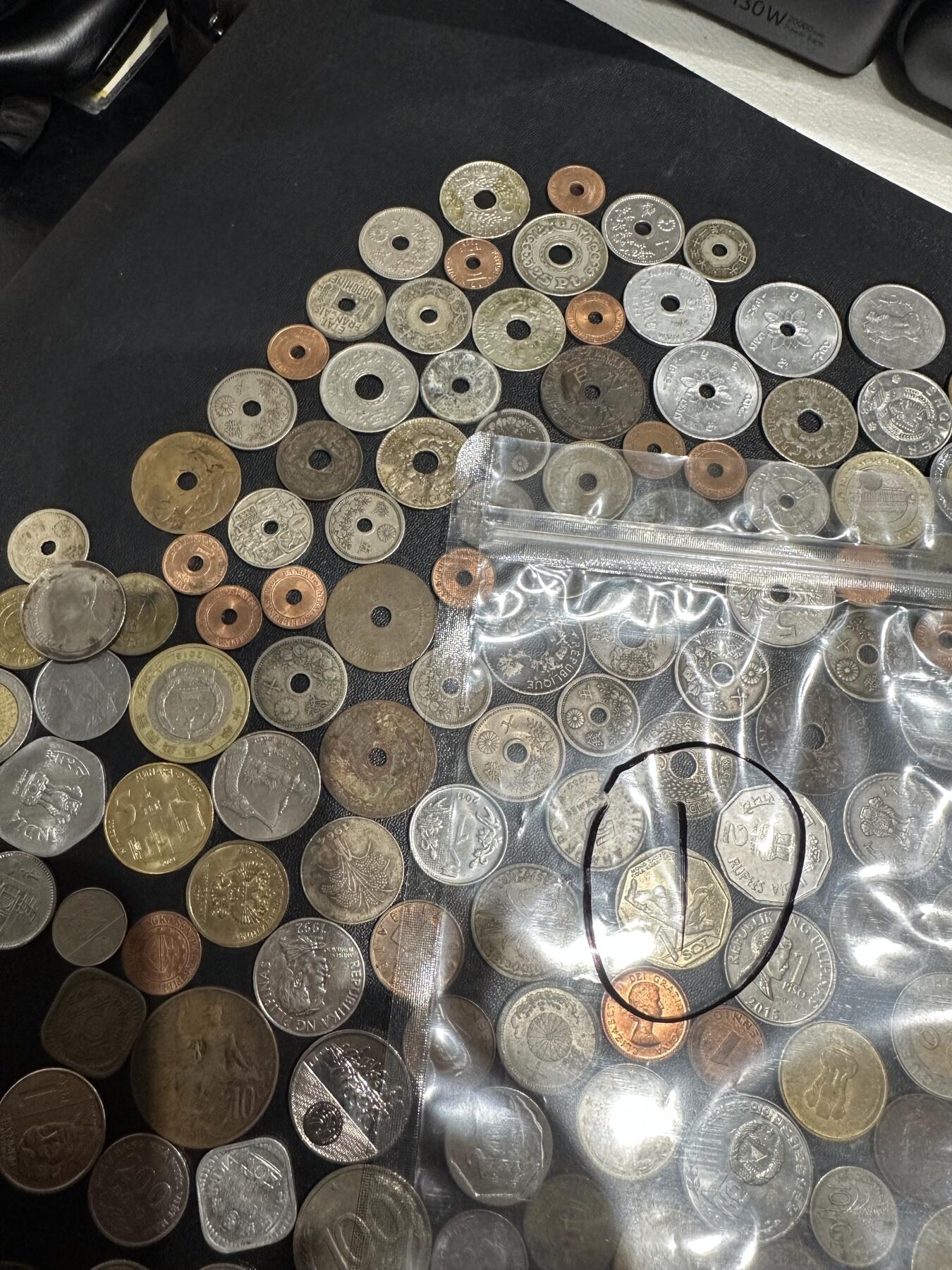 《外钞收藏家》第六百一十六期（精品场）（长期征集拍品、欢迎藏友们联系合作） 硬币包1号 100多枚一起