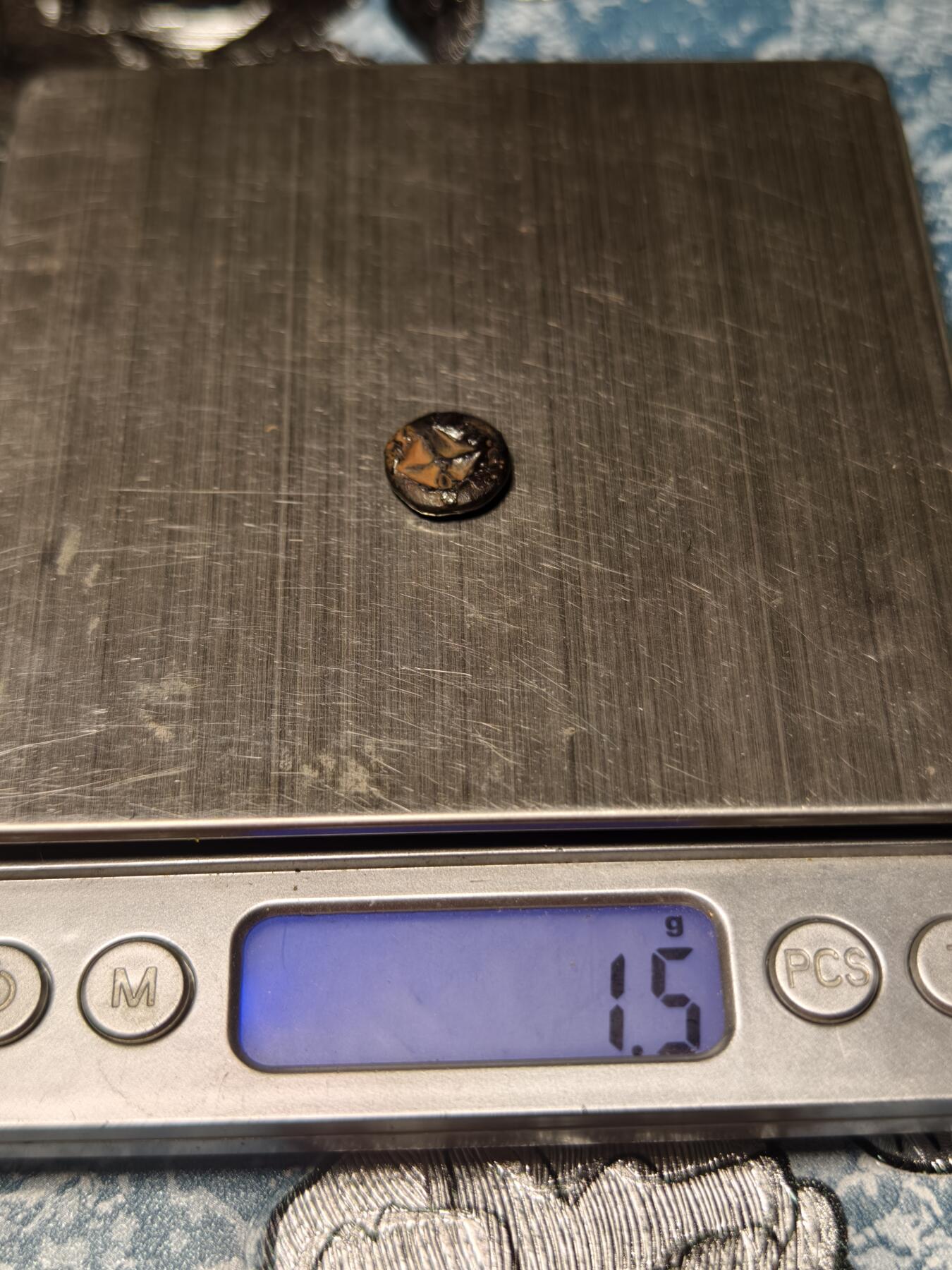 抚柳草堂-第十五期章牌钱币  奖章勋章限时免佣 满百包邮 放漏专场 三佛齐王国末期至满者伯夷王国早期打制小银币 1.5g重 正面有檀香花徽记，背面爪哇岛文，面值1 Unit或称Masa