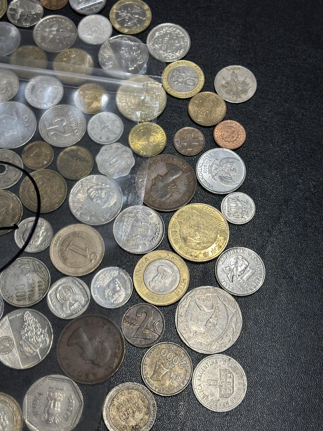 《外钞收藏家》第六百一十六期（精品场）（长期征集拍品、欢迎藏友们联系合作） 硬币包4号 几十枚一起