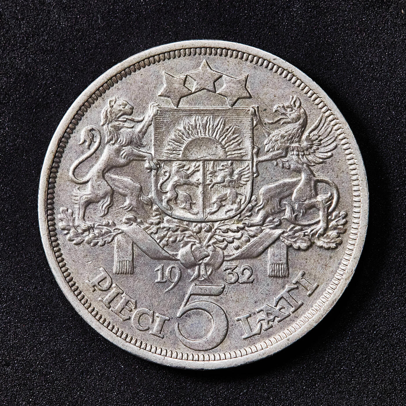 【俄甄集藏】2026年(049)03-18星期三 晚 19:30 全场包邮 拉脱维亚1932年女神版5拉特大银币，重25克，835银，状态尚佳