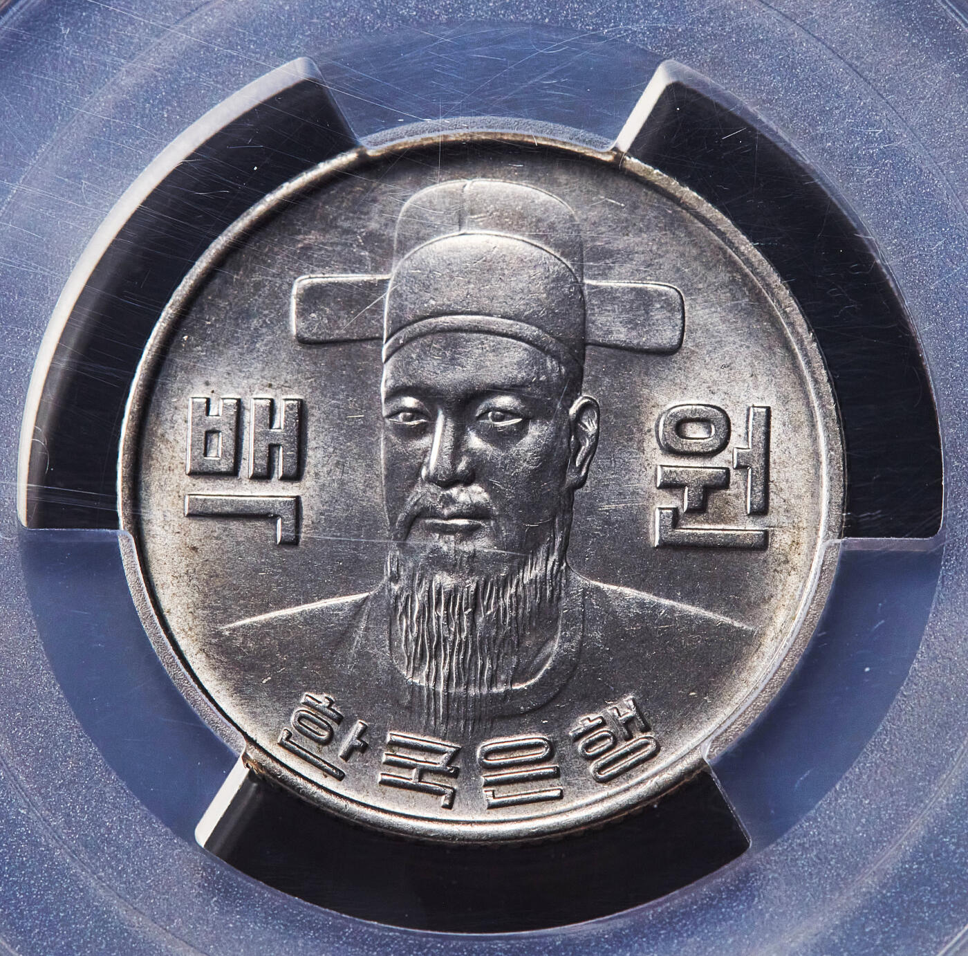 【俄甄集藏】2026年(049)03-18星期三 晚 19:30 全场包邮 韩国1979年100元镍币、日本1999年平成天皇即位十年500元精制纪念币2枚一组，PCGS MS63/PR70DC