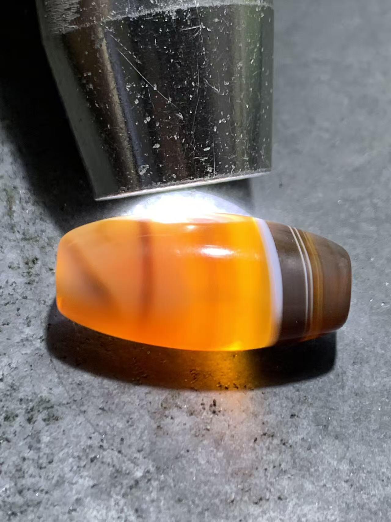 高玉化千层纹缠丝玛瑙通货随形桶珠一颗，