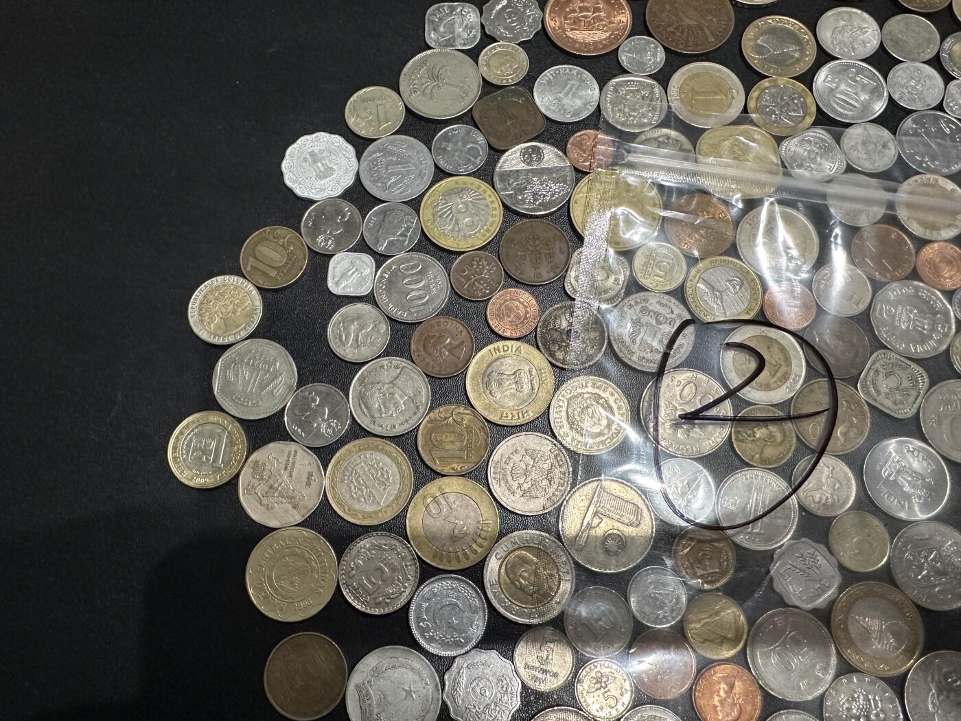 《外钞收藏家》第六百一十六期（精品场）（长期征集拍品、欢迎藏友们联系合作） 硬币包2号 100多枚