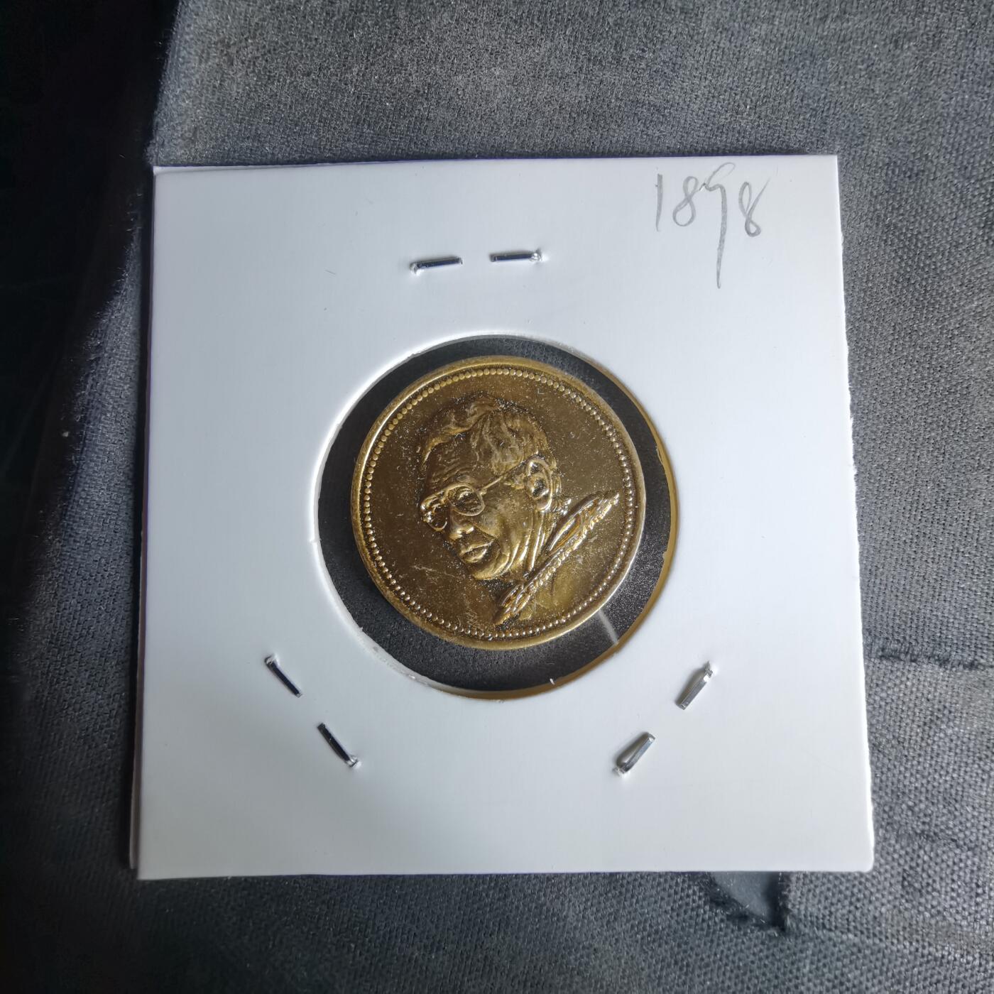 沼泽如烟--第1018场 人物纪念章