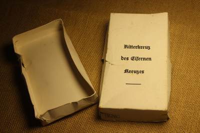 2026.3.14德系主题拍卖 - 德三骑铁纸盒，标准尺寸，年代久远纸张略有破损
