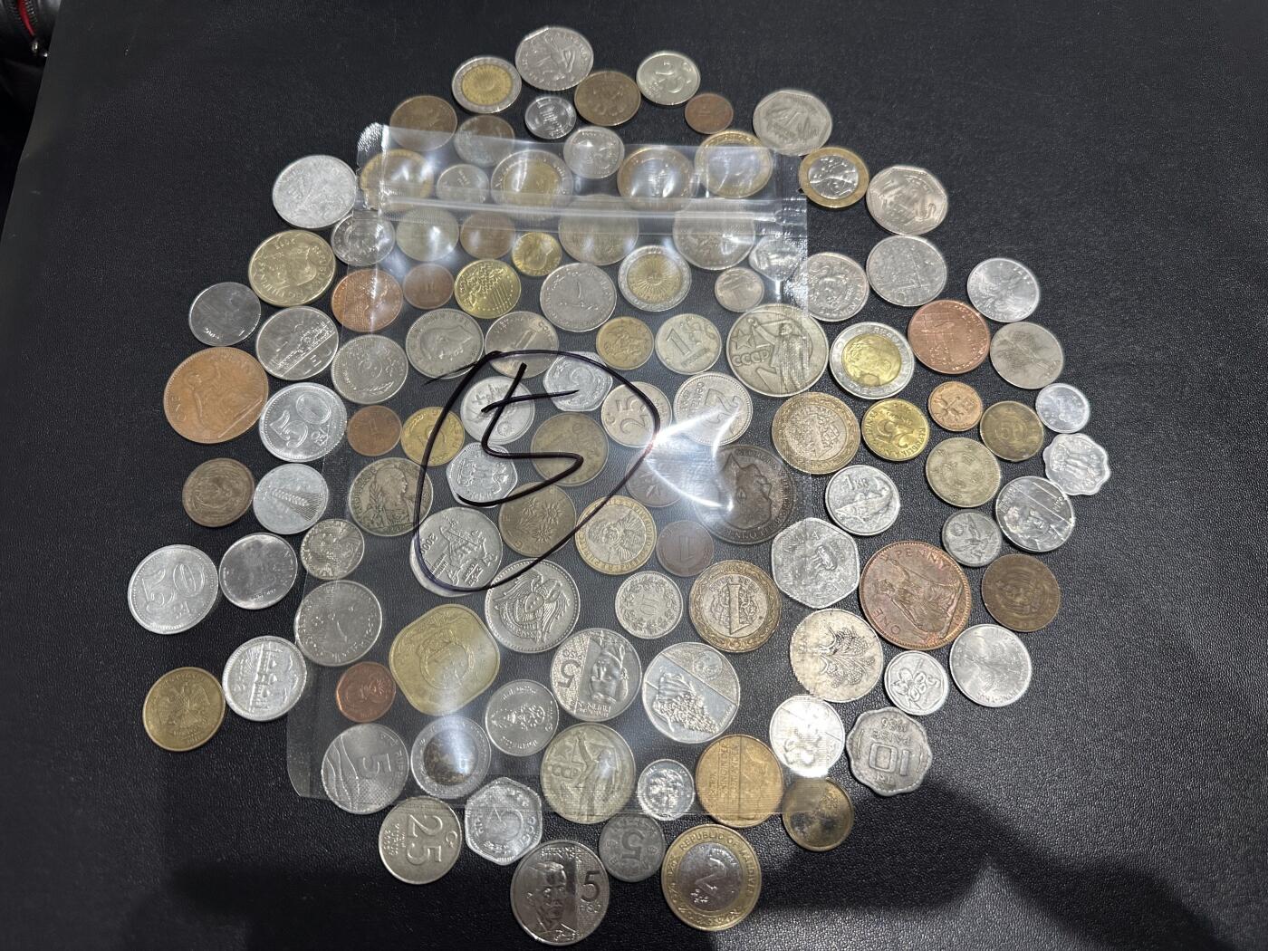 《外钞收藏家》第六百一十六期（精品场）（长期征集拍品、欢迎藏友们联系合作） 硬币包5号 几十枚一起