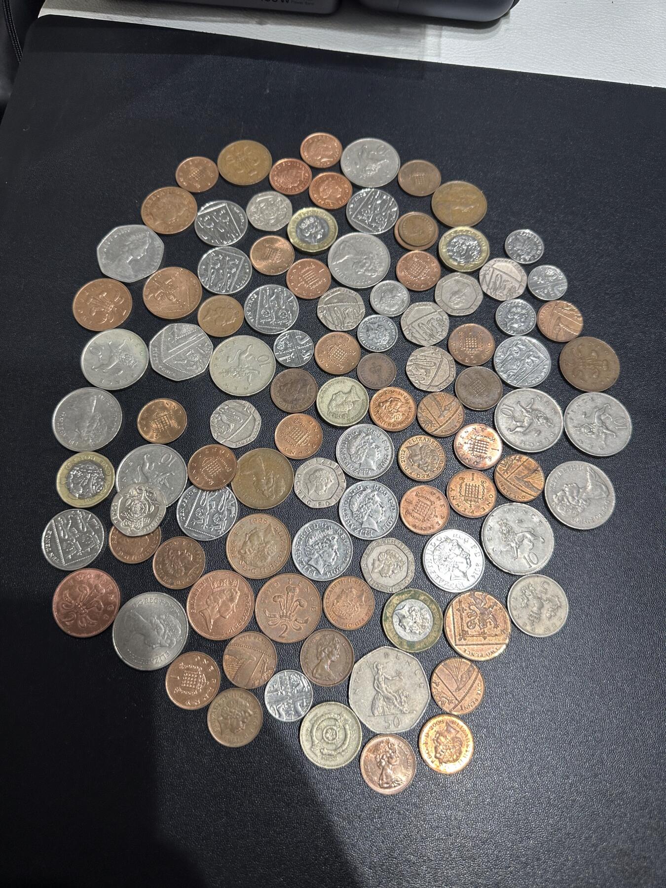 《外钞收藏家》第六百一十六期（精品场）（长期征集拍品、欢迎藏友们联系合作） 英国和英属元硬币几十枚一起