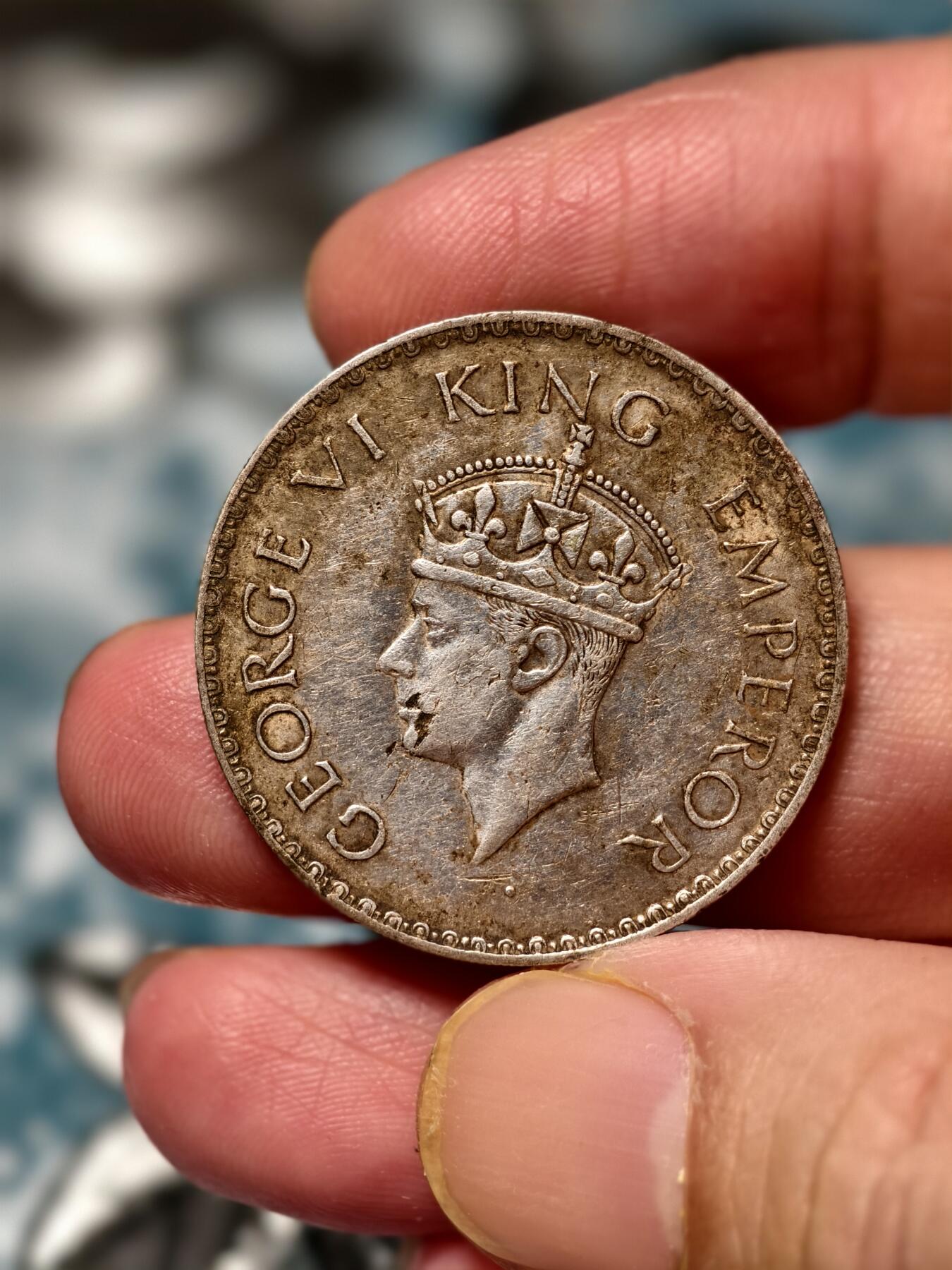 抚柳草堂-第十五期章牌钱币  奖章勋章限时免佣 满百包邮 放漏专场 1940英属印度乔治六世1卢比银币 重11.6g 酱彩包浆老味道