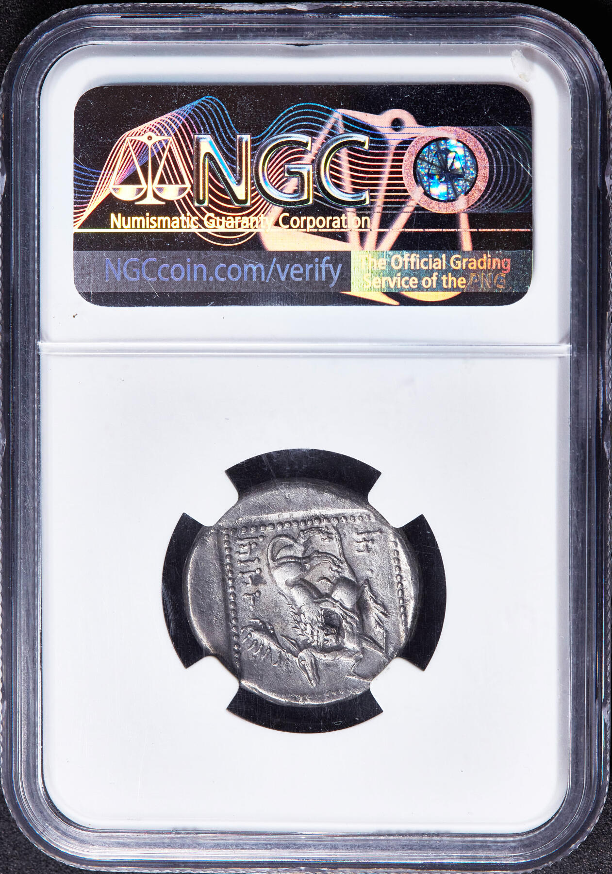 【俄甄集藏】2026年(049)03-18星期三 晚 19:30 全场包邮 古希腊西里西亚塔尔苏斯公元前361-前328年波斯总督马札伊俄斯1斯塔特狮子捕鹿银币，NGC ChVF (Str4/5, Sur3/5)，正面是东方神话中的主神巴力塔尔神坐像，一手持权杖一手持麦穗葡萄，背面雄狮扑咬公鹿，直径23mm，重10.34克，稀有品种