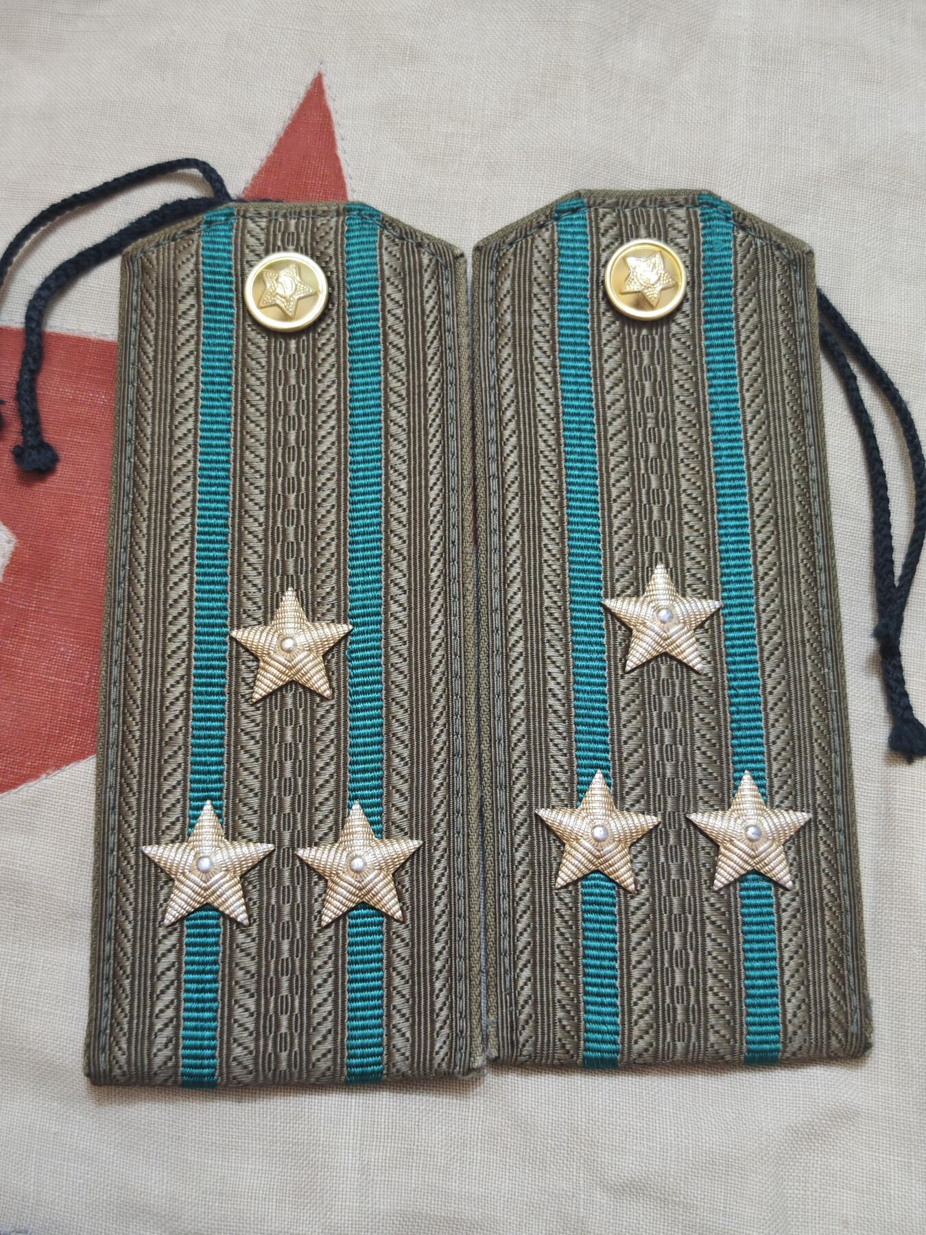 橙子收藏第五期 (鸽）一套苏联克格勃上校克鲁普诺夫·尼古拉·雅科夫列维奇的个人遗物组，中央发金表+上校肩章+克格勃贺卡+青年照片。是研究苏联情报与边防军事历史的珍贵实物档案