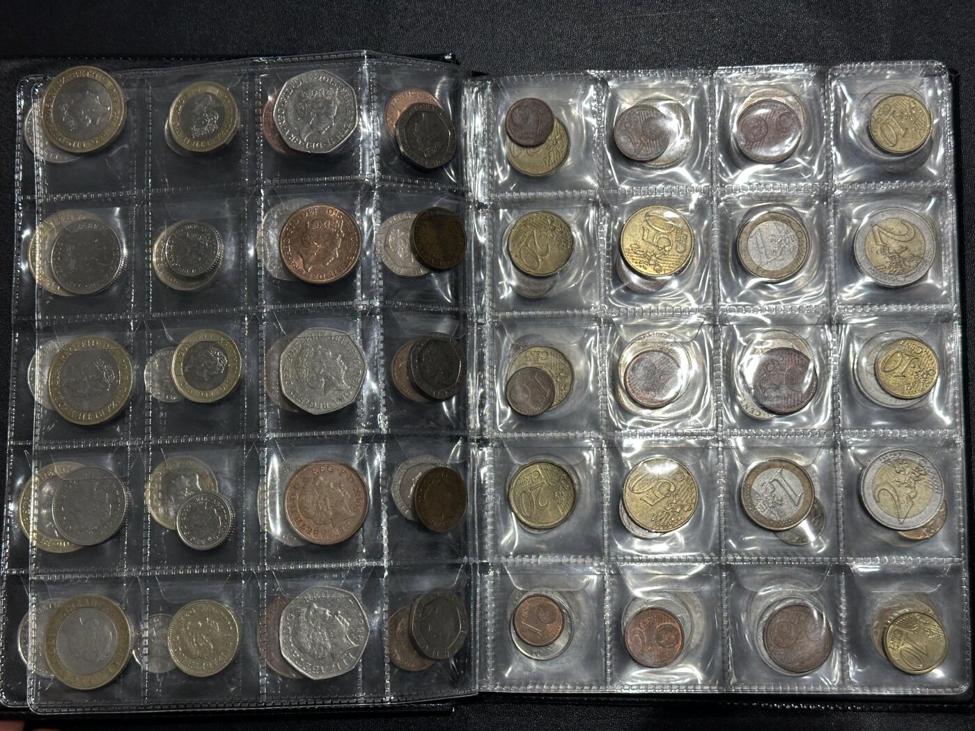 《外钞收藏家》第六百一十六期（精品场）（长期征集拍品、欢迎藏友们联系合作） 硬币收藏册一本 含硬币200多枚一起/成套硬币（欧元英镑加元等都有）