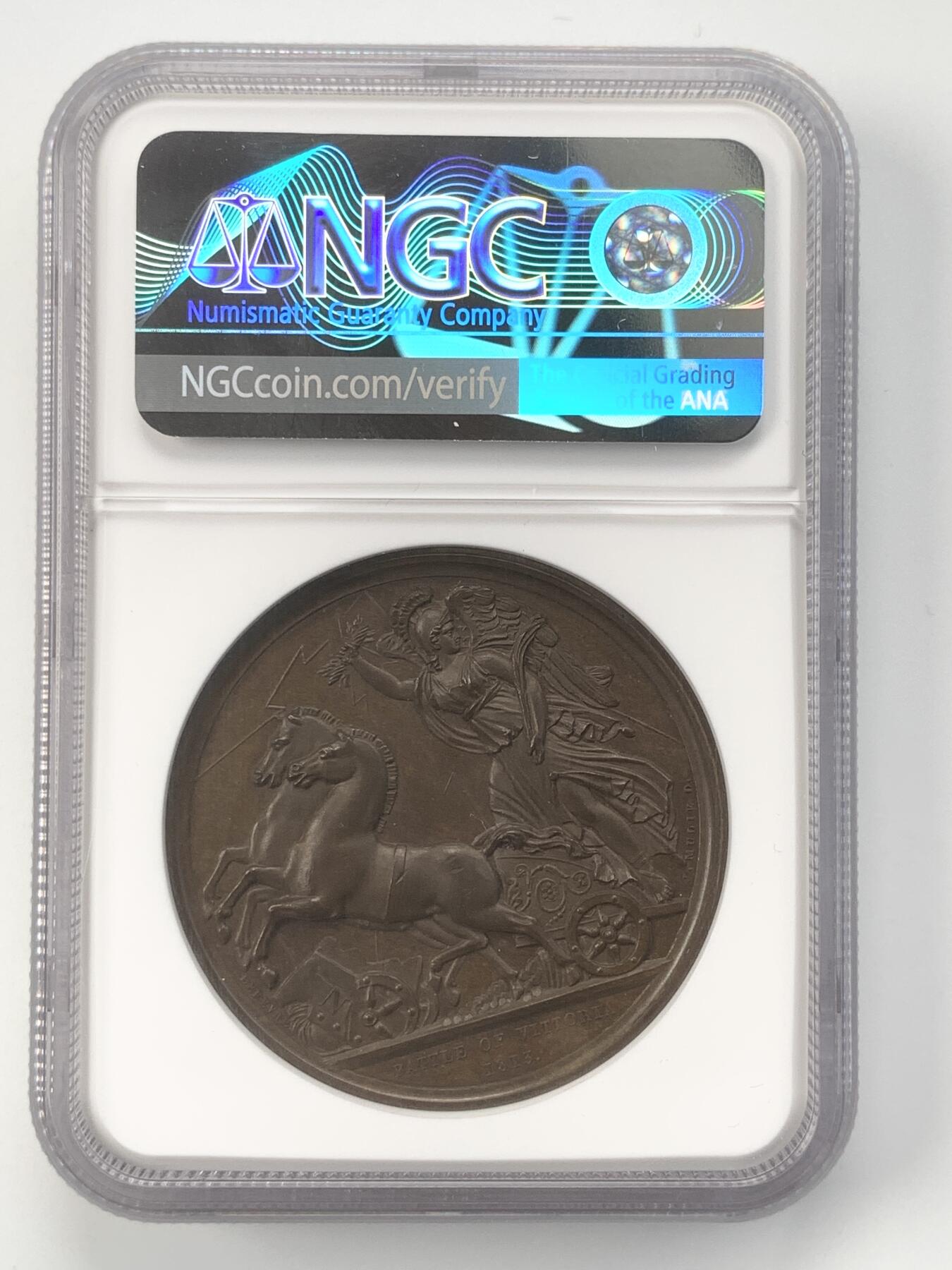 掌中浮雕-藏着的欧洲第054场 NGC MS64 : 1813年英国维多利亚战役纪念铜章，41mm，精美的马车图案