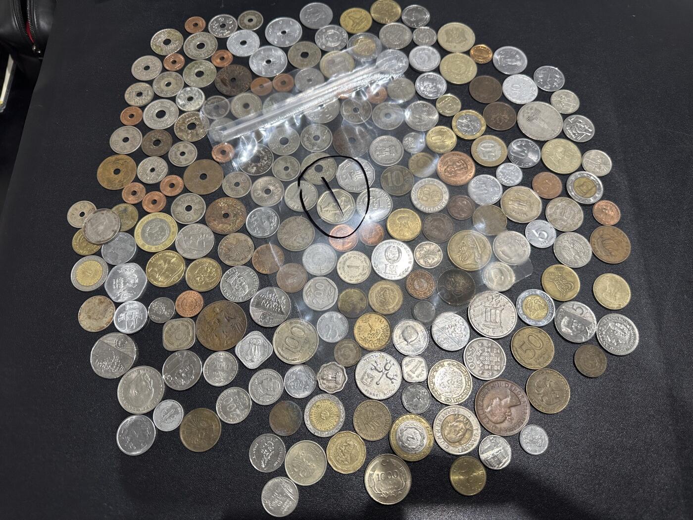 《外钞收藏家》第六百一十六期（精品场）（长期征集拍品、欢迎藏友们联系合作） 硬币包1号 100多枚一起