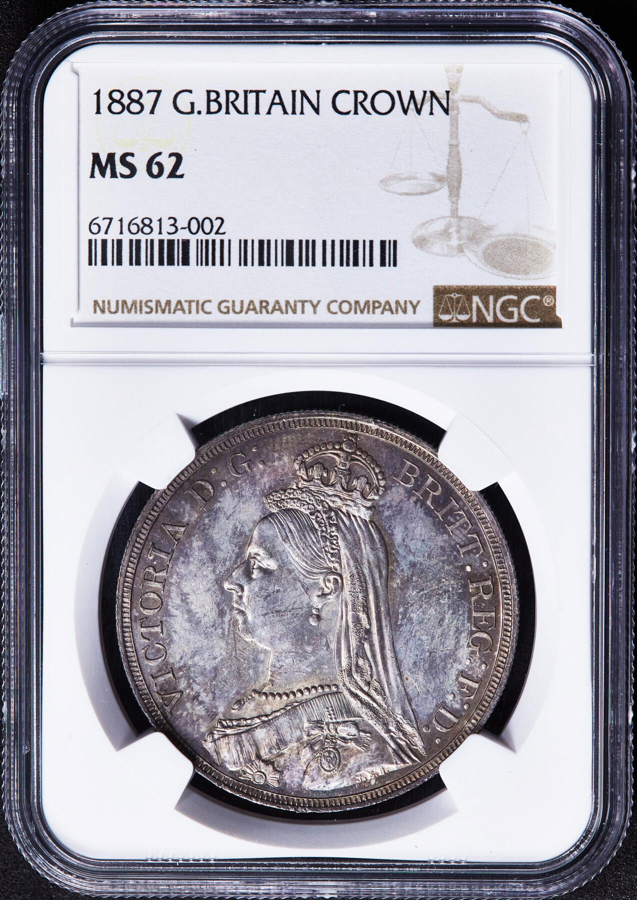 【俄甄集藏】2026年(049)03-18星期三 晚 19:30 全场包邮 英国1887年维多利亚高冠马剑1克朗大银币，NGC MS62，紫罗兰原味酱彩老包浆，原光品相，名誉品种