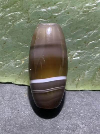 高玉化千层纹缠丝玛瑙通货随形桶珠一颗， - 高玉化千层纹缠丝玛瑙通货随形桶珠一颗，