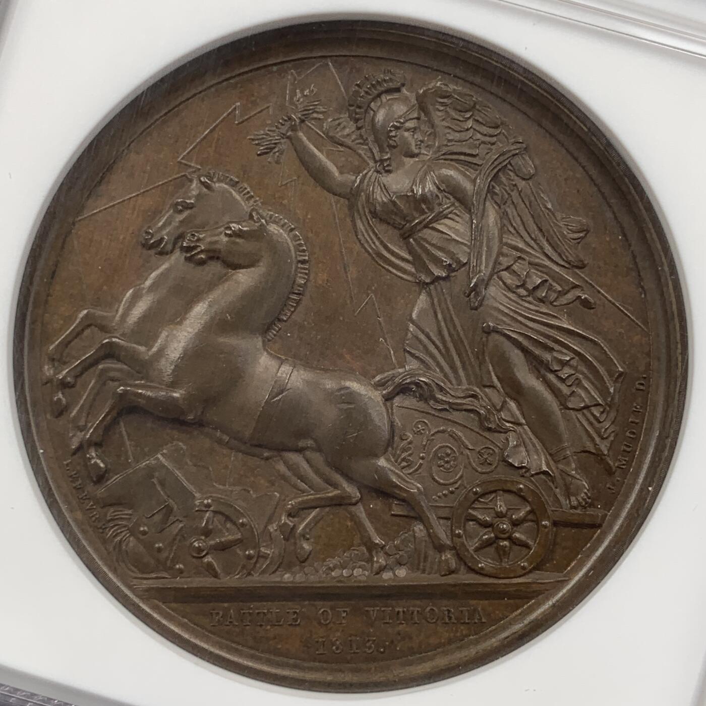 掌中浮雕-藏着的欧洲第054场 NGC MS64 : 1813年英国维多利亚战役纪念铜章，41mm，精美的马车图案