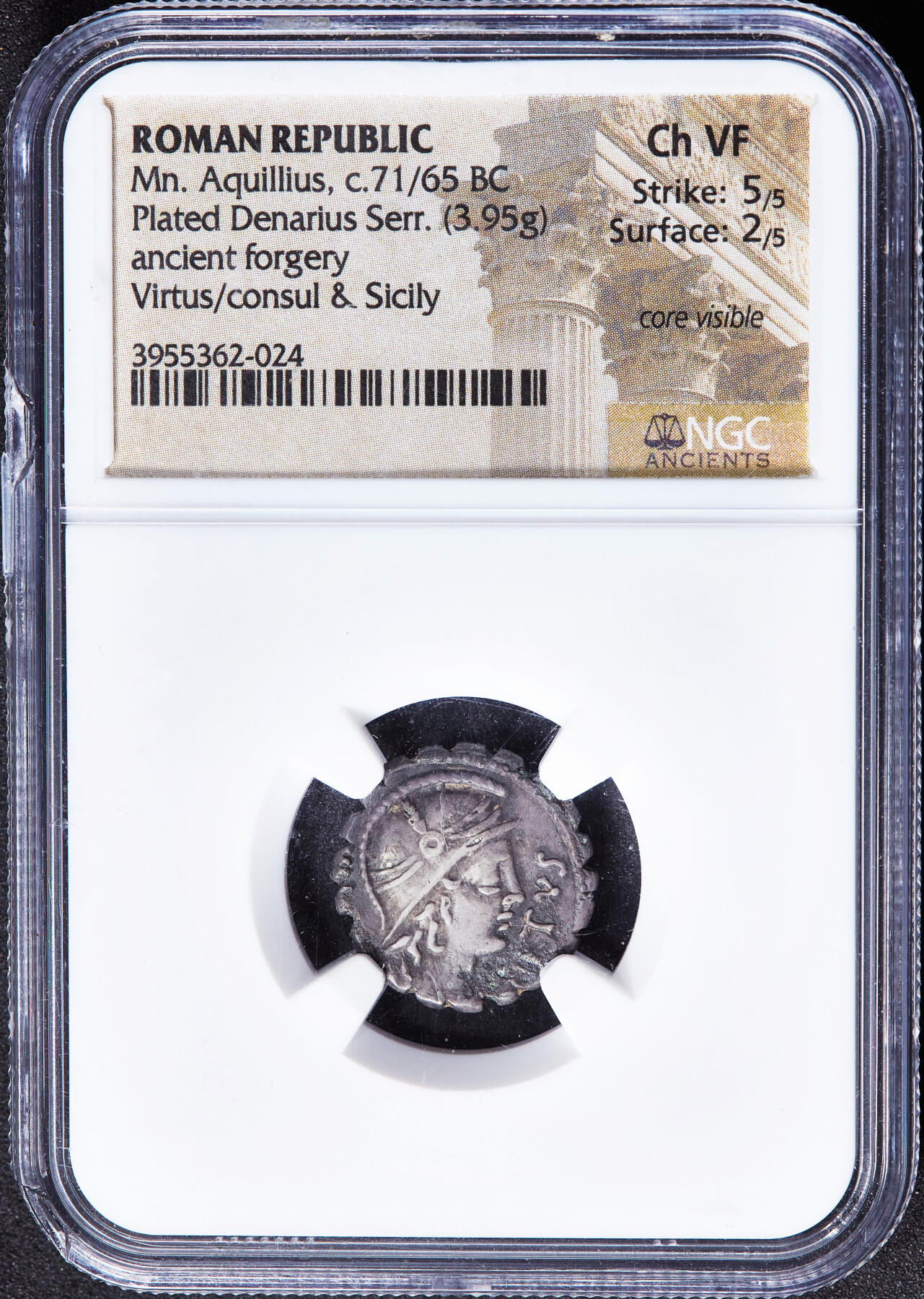 【俄甄集藏】2026年(049)03-18星期三 晚 19:30 全场包邮 古罗马共和国公元前65年勇气之神维尔图斯西西里岛平叛1狄纳里银皮铜芯纪念币，NGC ChVF (Str 5/5, Sur 2/5)，罗马造币厂打制，制币官Man. Aquillius m.f，正面勇气之神维尔图斯面右像，背面马尼乌斯阿奎利乌斯身着军装手拿盾牌，旁边跪着的西西里的拟人女性形象，盒体有两处小磕损，见详图