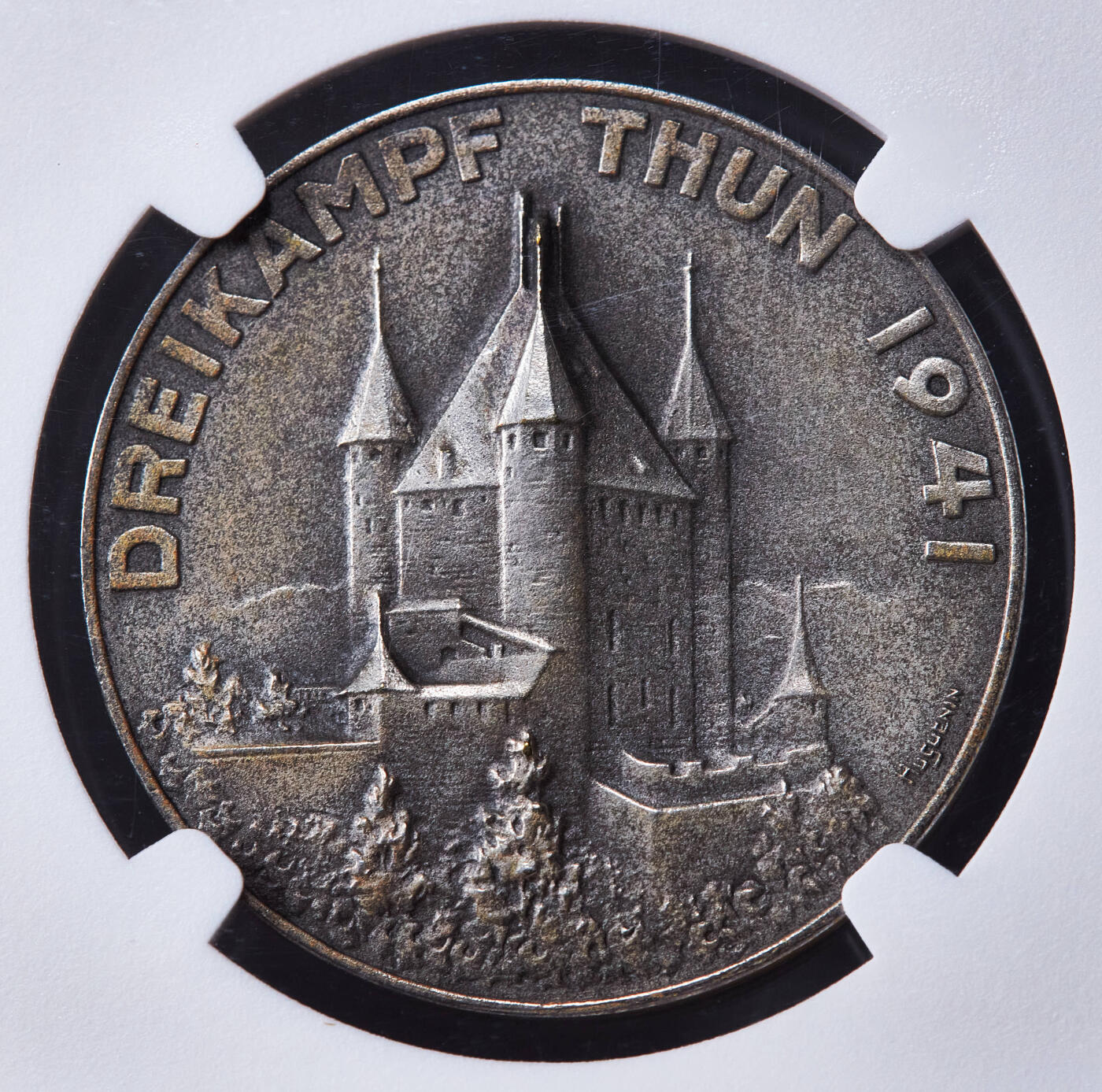 【俄甄集藏】2026年(049)03-18星期三 晚 19:30 全场包邮 瑞士1941年二战军事战备时期图恩市军官协会三项全能军事竞赛纪念银章，NGC MS66，磨砂底板，顶级状态，黄油酱彩老包浆，稀少品种