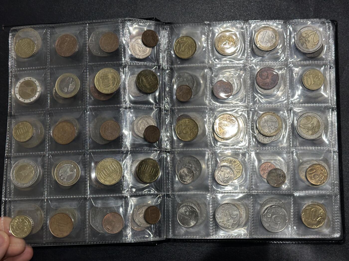 《外钞收藏家》第六百一十六期（精品场）（长期征集拍品、欢迎藏友们联系合作） 硬币收藏册一本 含硬币200多枚一起/成套硬币（欧元英镑加元等都有）