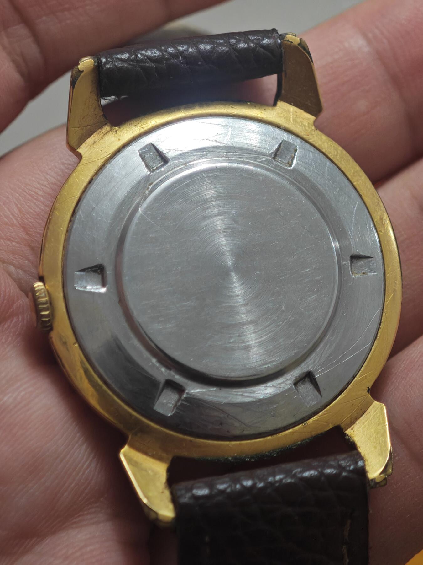 橙子收藏第五期 苏联（基洛夫斯基）镀金手动机械腕表， (可走针)  这是一枚苏联时期基洛夫第一钟表厂（1-й МИЗ имени Кирова）生产的手动机械腕表，以纪念布尔什维克领袖谢尔盖·基洛夫，是苏式早期制表工业的经典代表作