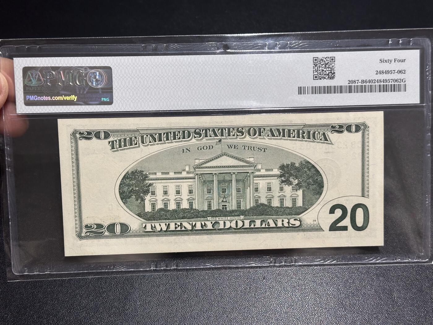 《外钞收藏家》第六百一十六期（精品场）（长期征集拍品、欢迎藏友们联系合作） 2001年美国大头版20美元 PMG64 无47