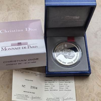 道一币馆币章第一百六十八场 - 原盒证 法国2007年知名品牌迪奥创始人逝世50周年1.5欧元精制银币  22.2g  900s  3000