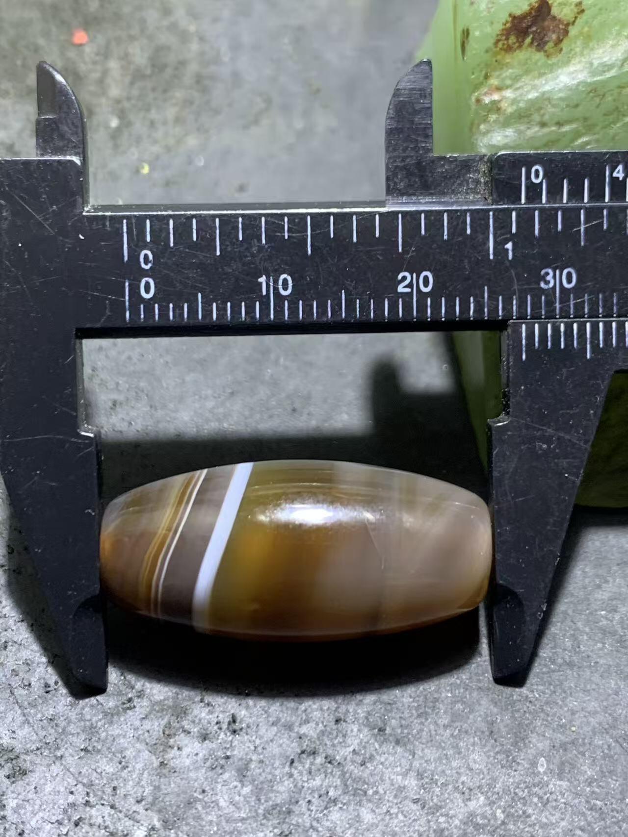 高玉化千层纹缠丝玛瑙通货随形桶珠一颗，