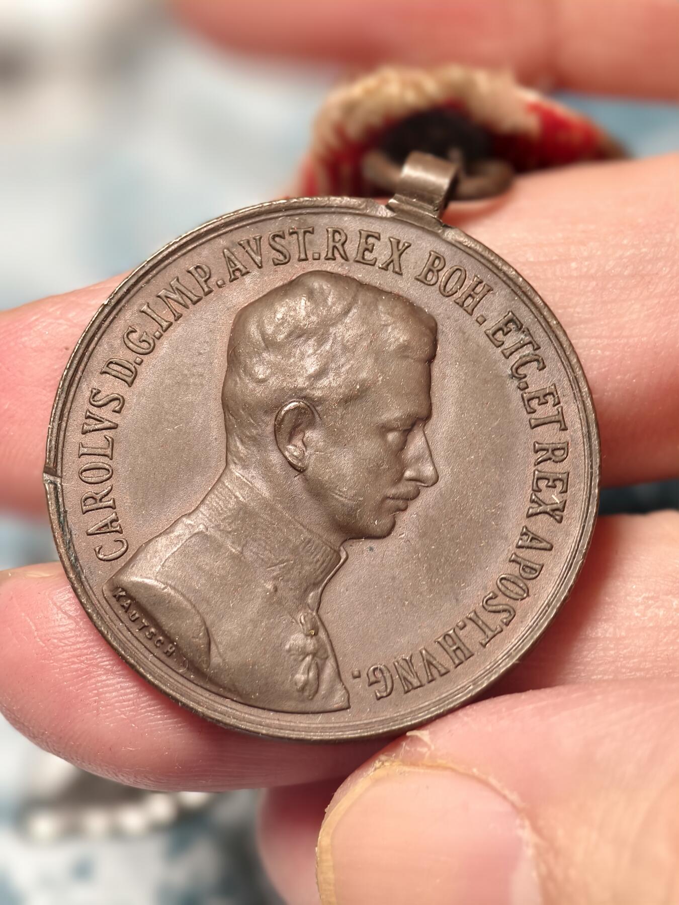 抚柳草堂-第十五期章牌钱币  奖章勋章限时免佣 满百包邮 放漏专场 奥匈帝国卡尔一世时期（1917–1918）勇敢奖章   少见的卡尔一世版奥匈帝国末代皇帝