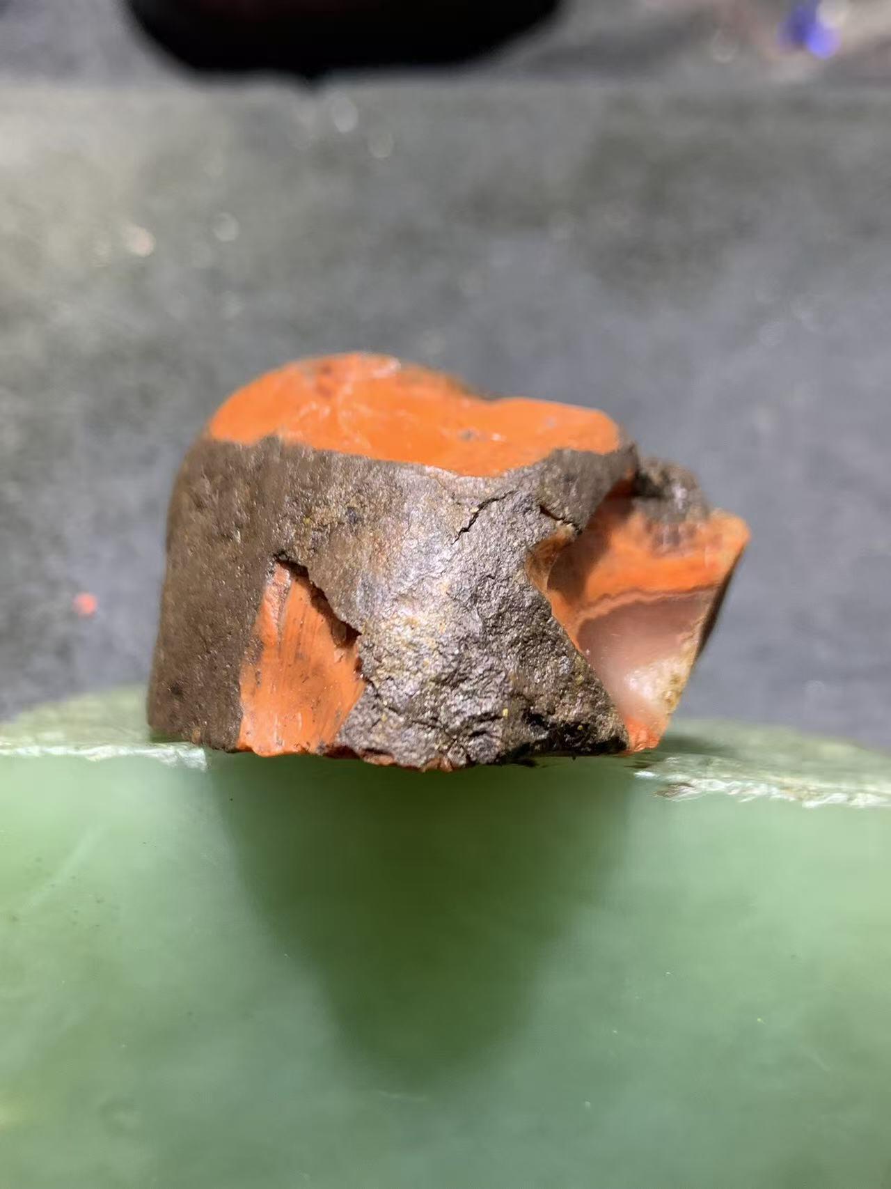 精美原皮冰飘千层纹大开窗料南红玛瑙原石一颗，