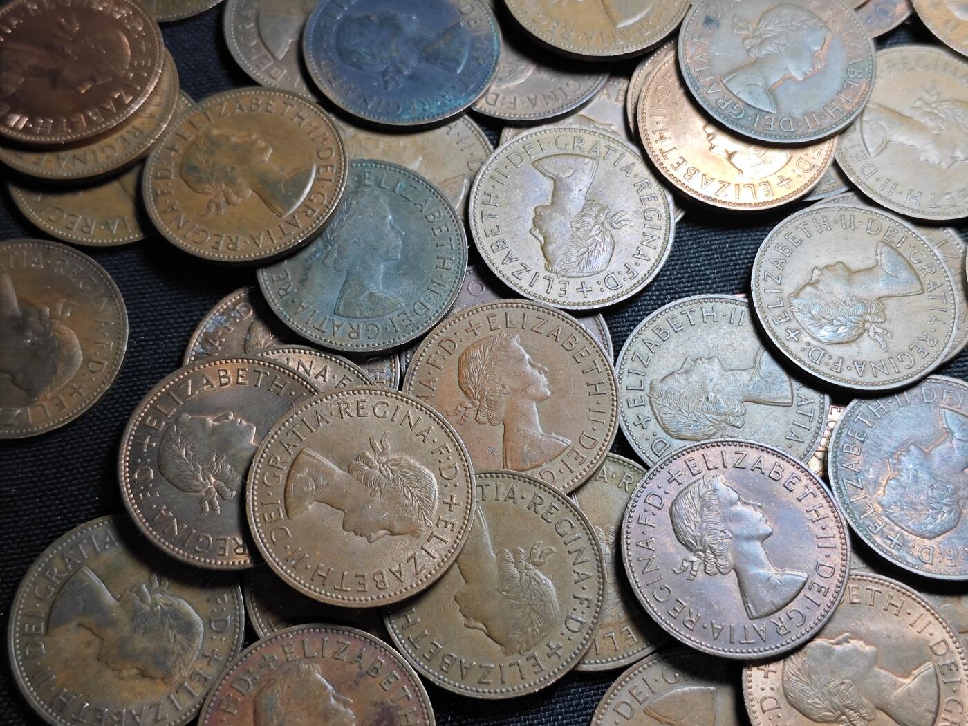 KK钱币收藏小铺   套币 批量/好品散币专场 2月预留时间 周末发货  英国1便士铜币 女王一组92枚