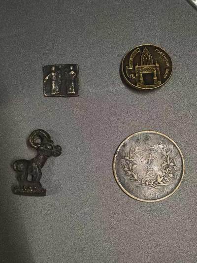 开店首拍 国内外机制币银元拍场 - 杂件一组 俄国小徽章 西域回流铜羊尊 天津共和二十文巧克力原味包浆 希腊化小印章