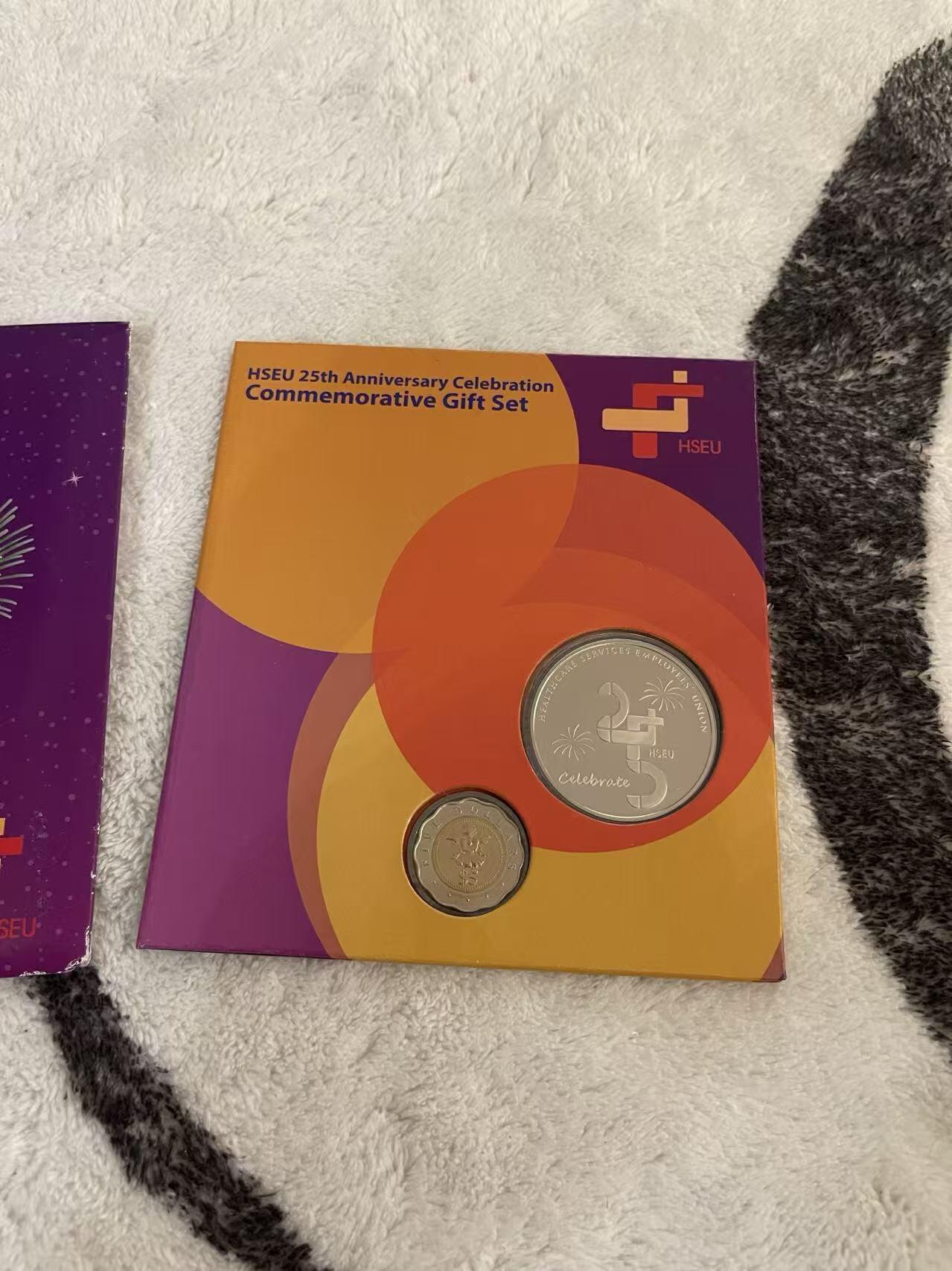 ❤️【币观天下】❤️ 第344期钱币秒杀拍卖场- 2026.3.6周五晚上6点半场 长期征集拍品  新加坡2014年HSEU纪念册含一枚大纪念章 卡册品相如图