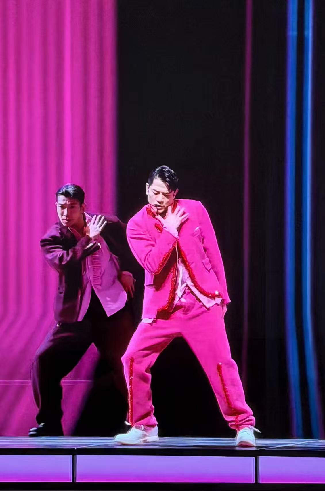 零元拍：2026总台马年春晚《闪耀动起来》新老舞王郭富城，王一博联袂双签中央广播电视总台✖️CMG看点✖️总台文创联合出品CMG“五福临门”！