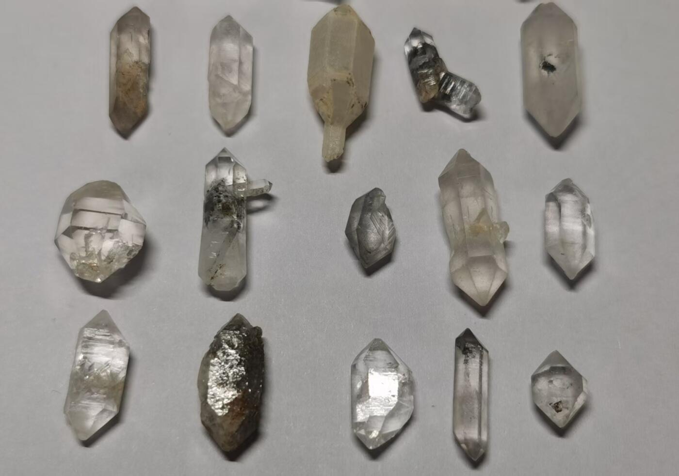 七河·藏家水晶矿标化石小拍（总第41期） 藏家出品 X753（3）小可爱型 云贵闪灵水晶原石矿标一组20件