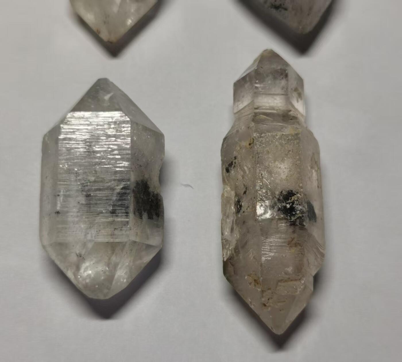 七河·藏家水晶矿标化石小拍（总第41期） 藏家出品X758（9）比较大块头的云贵闪灵水晶原石一组4件