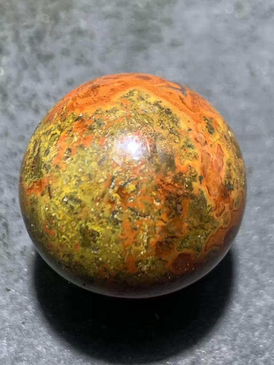 精美原皮冰飘草花纹战国红玛瑙圆珠一颗！