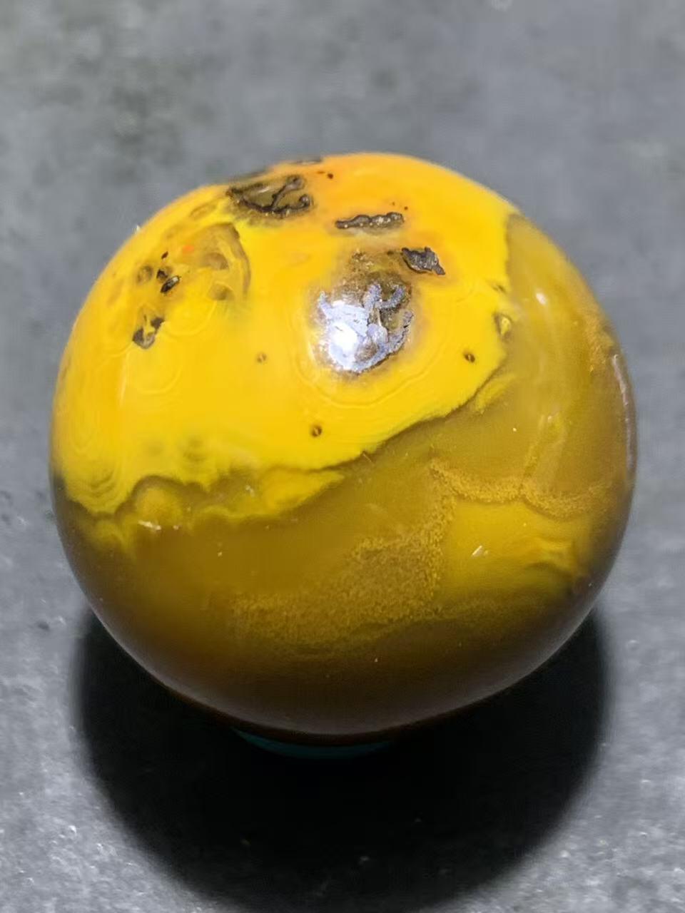 精美高玉化冻料冰飘草花纹战国红玛瑙圆珠一个！