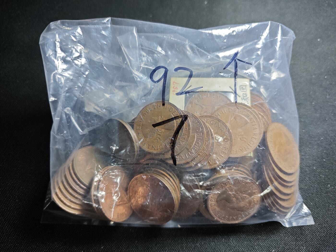 KK钱币收藏小铺   套币 批量/好品散币专场 2月预留时间 周末发货  英国1便士铜币 女王一组92枚