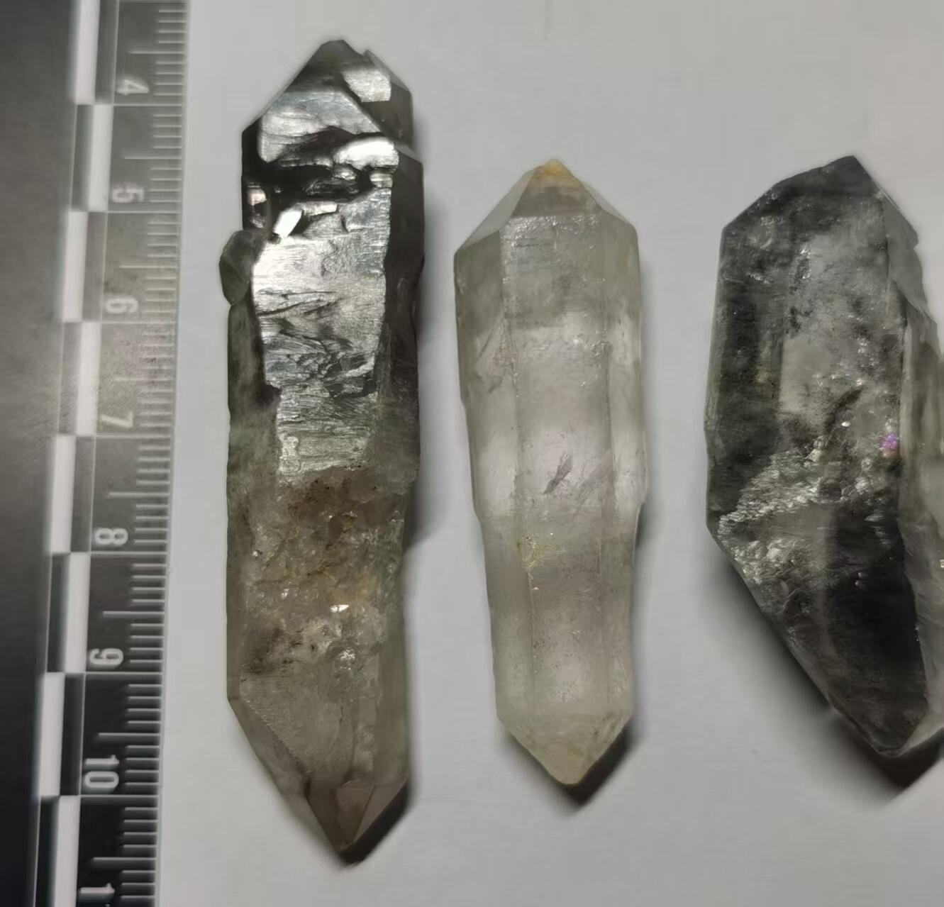 七河·藏家水晶矿标化石小拍（总第41期） 藏家出品 X728（7）小手握大小的云贵闪灵水晶原石一组4件