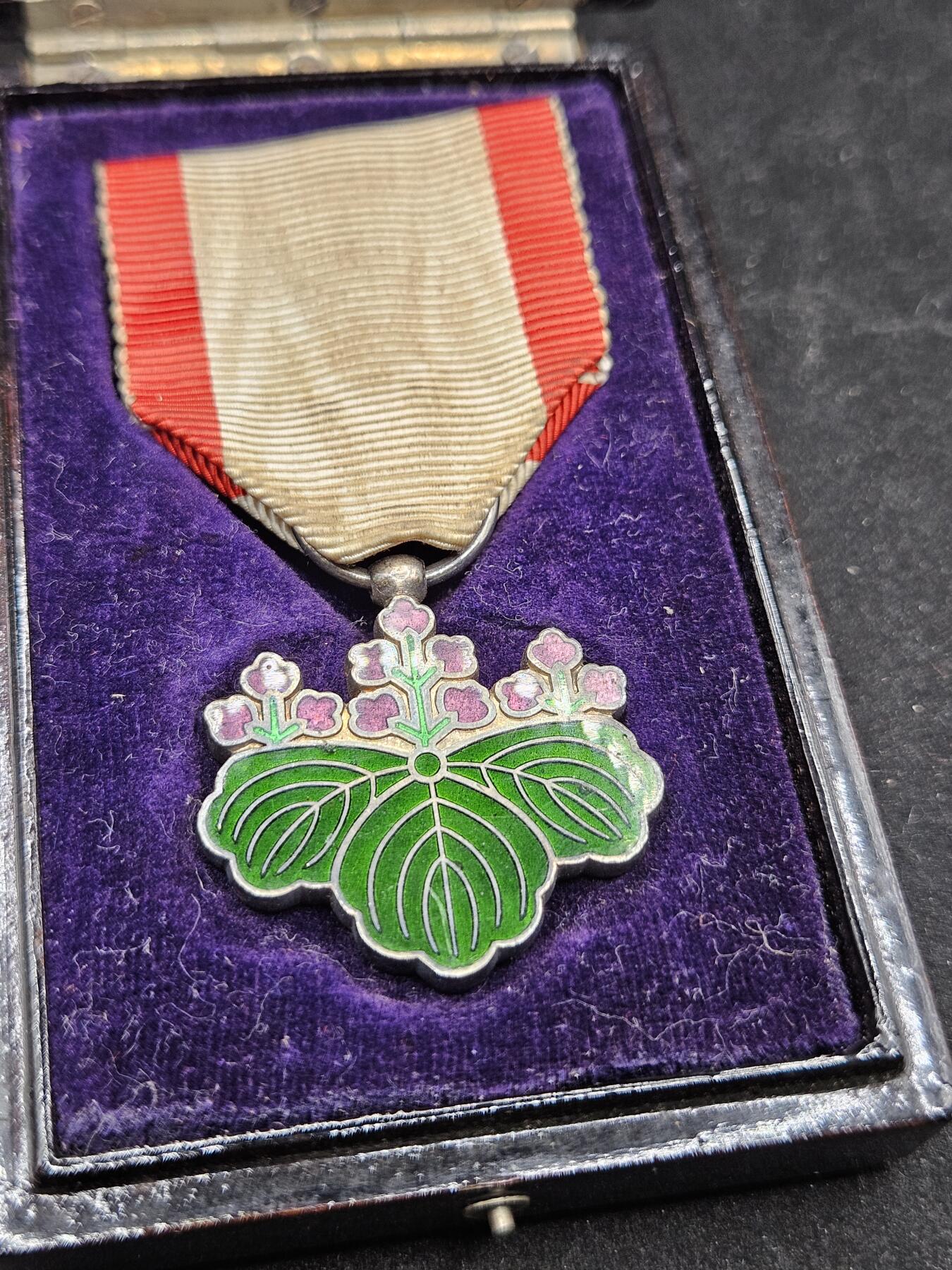 0元起拍勋章 第338期 咸鱼国勋章拍卖专场 3月15日（周日）下午6：00开始 美品 明治时期青叶章 银制 带盒