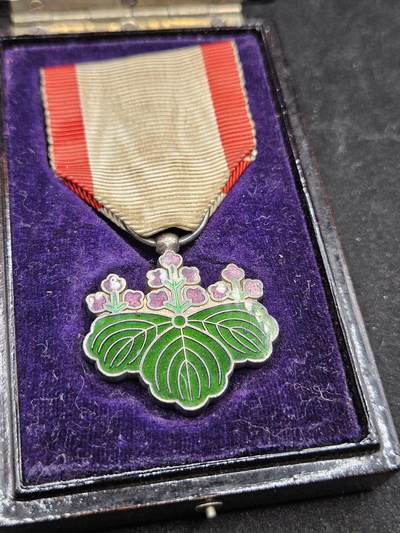 0元起拍勋章 第338期 咸鱼国勋章拍卖专场 3月15日（周日）下午6：00开始 - 美品 明治时期青叶章 银制 带盒