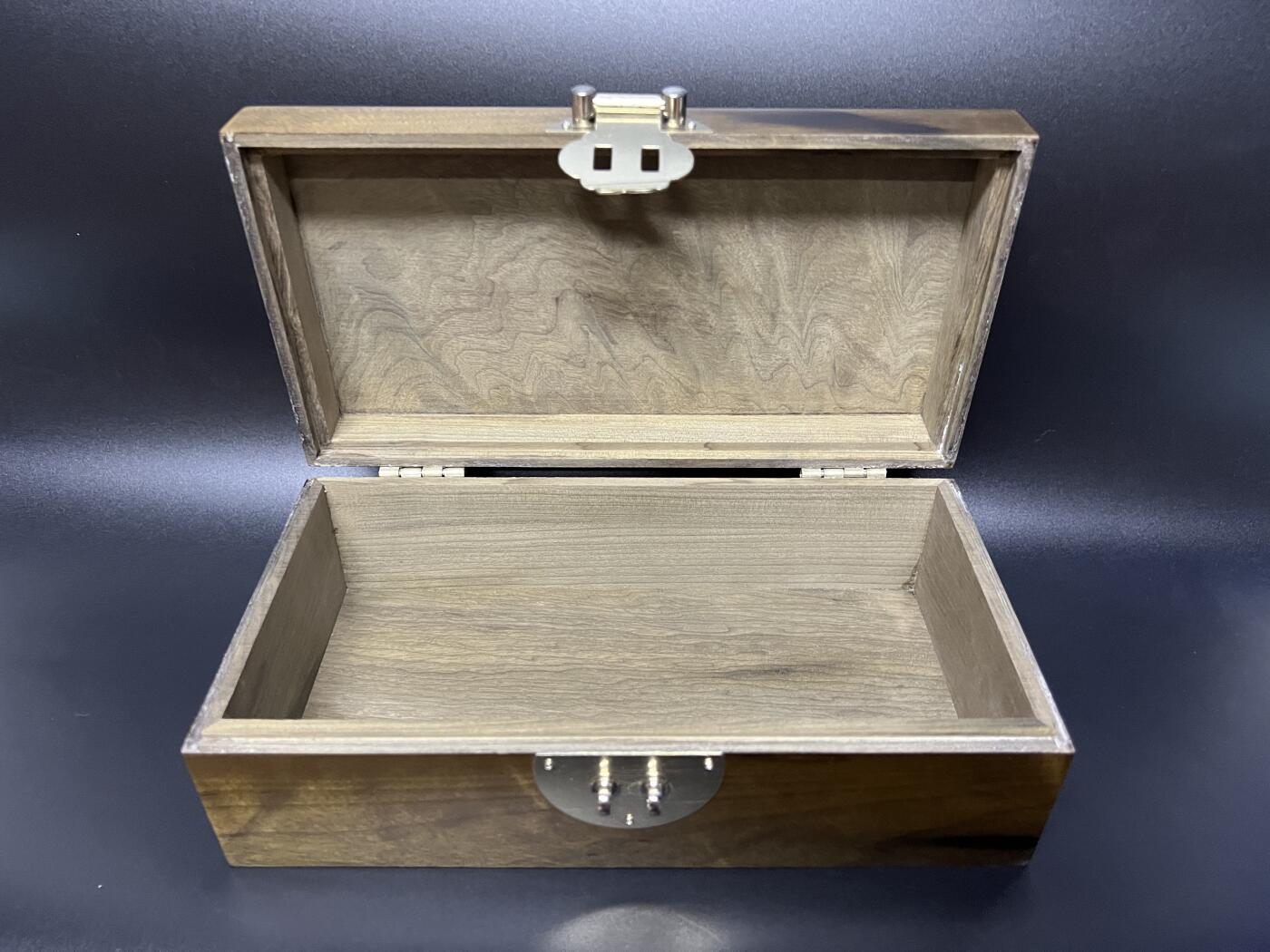 零元拍：金丝楠阴沉木满水波满纹满金丝首饰箱，尺寸：228/117/77MM，送礼盒箱。