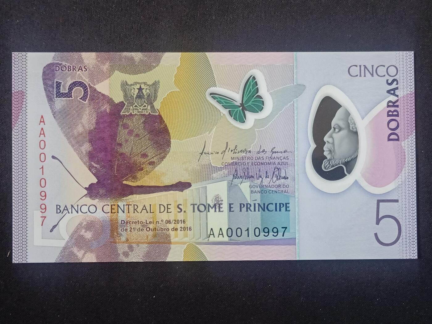 【游宝拍卖】丙午马年第11期 圣多美和普林西比-5多布拉【2016年 万位号 AA0010997 全新UNC】