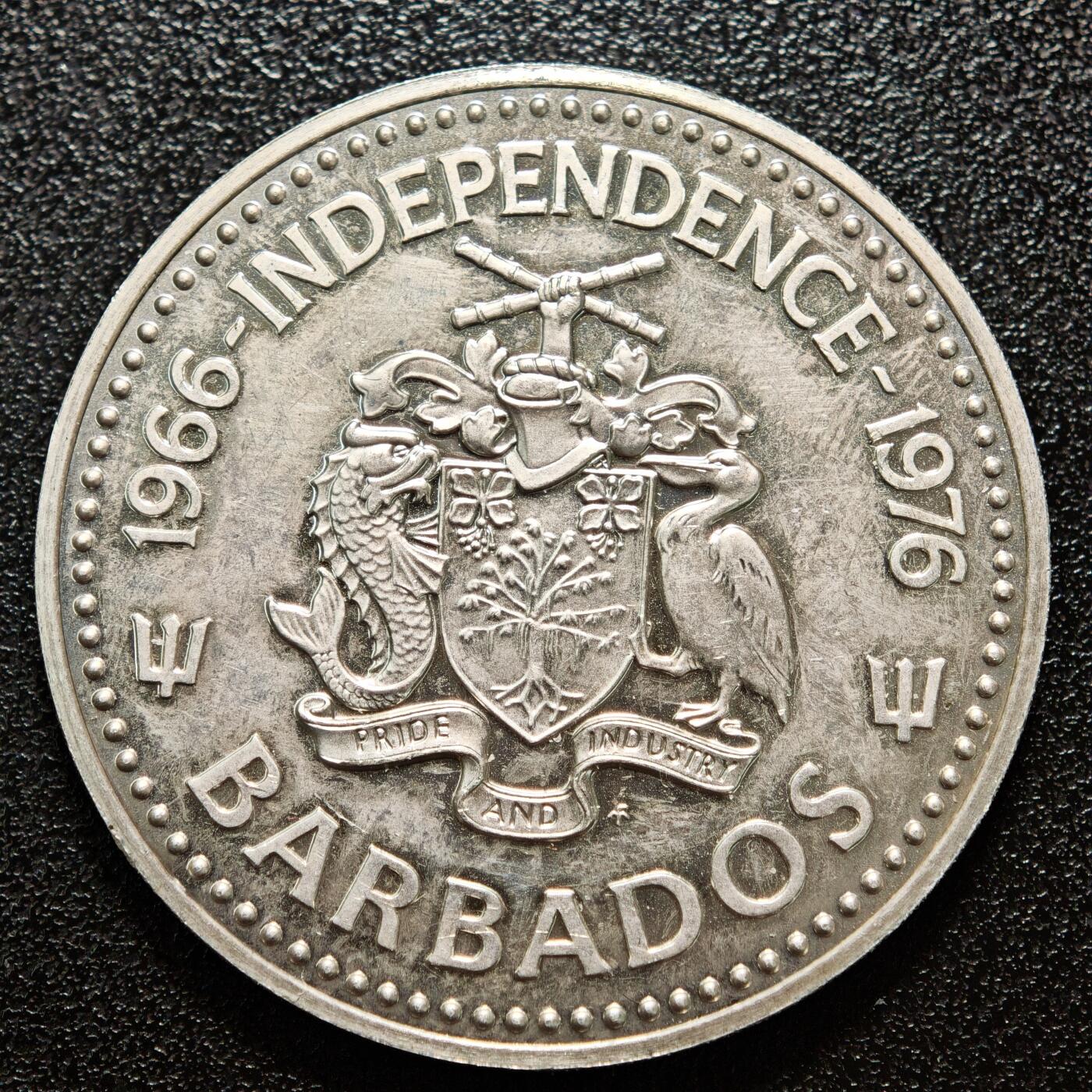 【德藏】世界币章拍卖第167期（拍品征集中~欢迎藏友联系） 1976年 巴巴多斯海神10元纪念银币 直径约：40.7mm；重约：37.7g