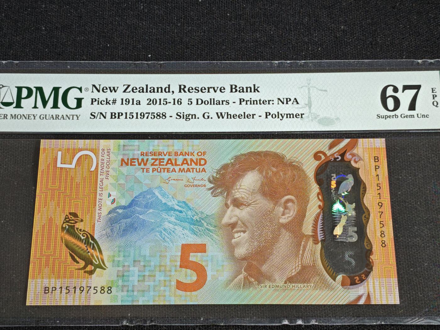 刘世昌艺术品销售中心～虎踞龙蟠*金杨在线联拍群第519期 百慕大2新西兰2015-16年5元（PMG    67E    号码：BP15197588）1枚。此币荣获当年IBNS世界纸币大奖赛“最佳纸币”大奖。