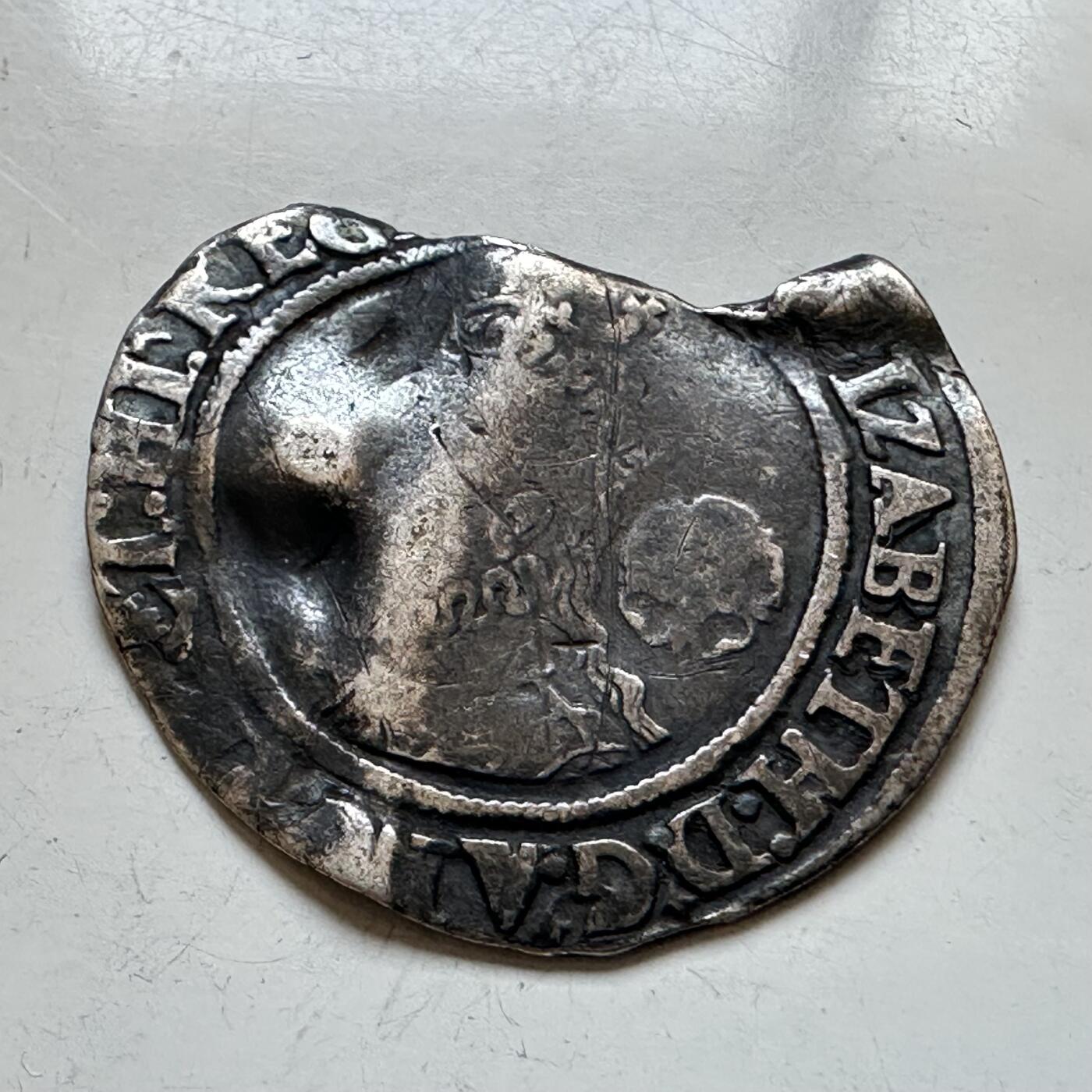 🌹外币初藏🌹🐯2026年第28场   每周二四六晚8️⃣点 接代拍 英格兰 1566年 伊丽莎白一世 6便士银币 92.5%银 实重2.6克 25mm（破损版）