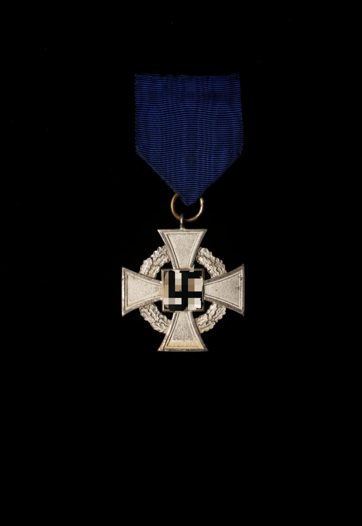 戎马世界章牌大赏第112期 德专场 公务员服役25年奖章 品相不错