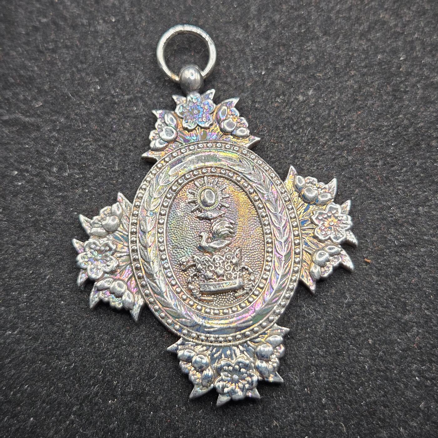 0元起拍勋章 第338期 咸鱼国勋章拍卖专场 3月15日（周日）下午6：00开始 低精度影剧版 宝冠勋章 非银制